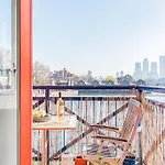City Riverview Apartment With Parking
