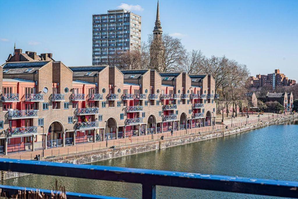 Riverview With Parking Appartamento Londra